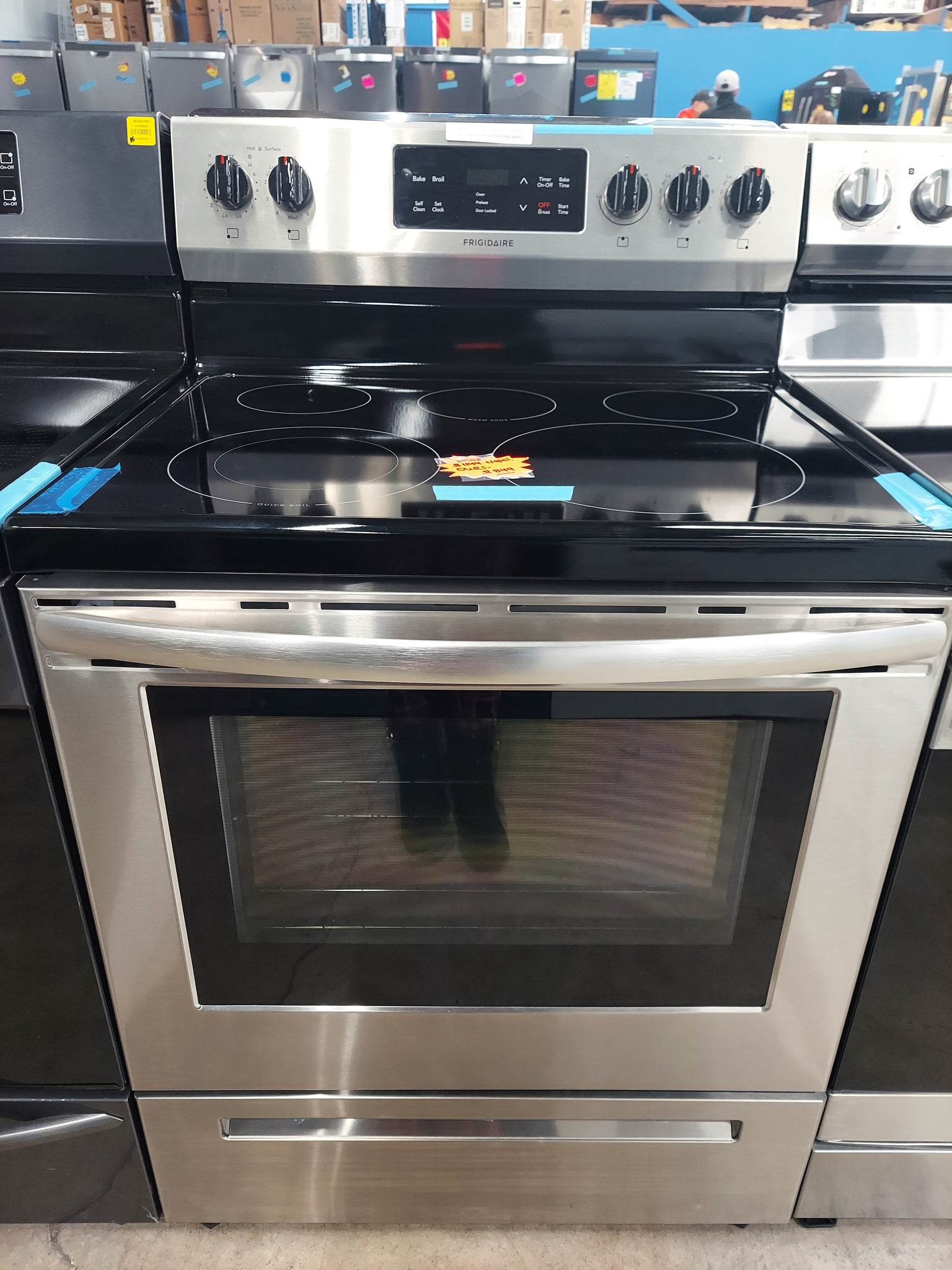 Frigidaire 30-in Glass Top 5 Burners 5.3-cu ft Freestanding Electric Range  (White) in the Single Oven Electric Ranges department at